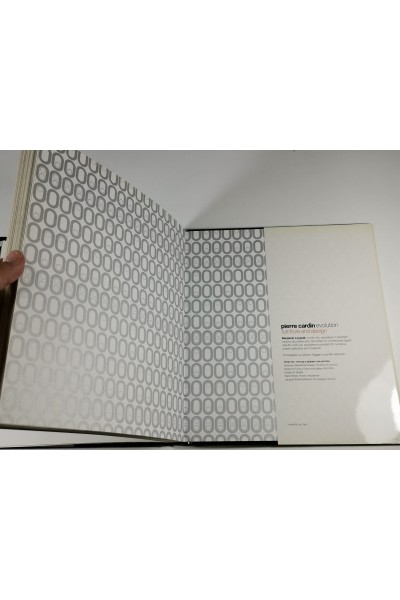 Βιβλίο Pierre Cardin Evolution Furniture and Design από Benjamin Loyaute