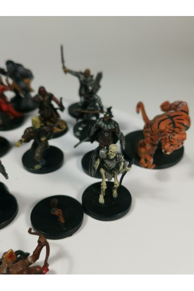 16 Φιγούρες Dungeons and Dragons 2005