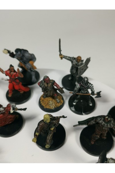 16 Φιγούρες Dungeons and Dragons 2005