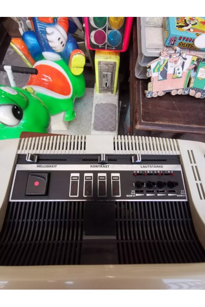 Vintage Λευκή Τηλεόραση Grundig Triumph 1415