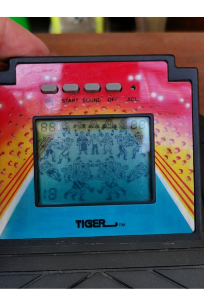 Sugar Ray Leonard Electronic Talking Boxing by Tiger Electronics