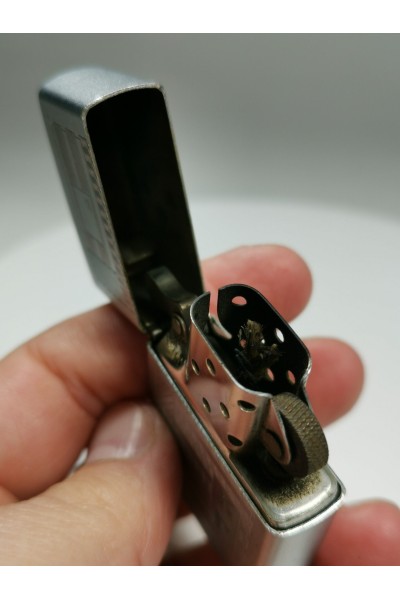 Vintage Αναπτήρας Zippo με Ανάγλυφα Γράμματα
