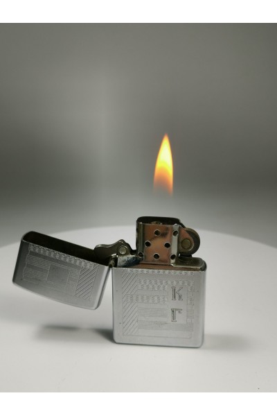 Vintage Αναπτήρας Zippo με Ανάγλυφα Γράμματα