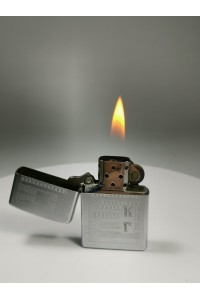 Vintage Αναπτήρας Zippo με Ανάγλυφα Γράμματα