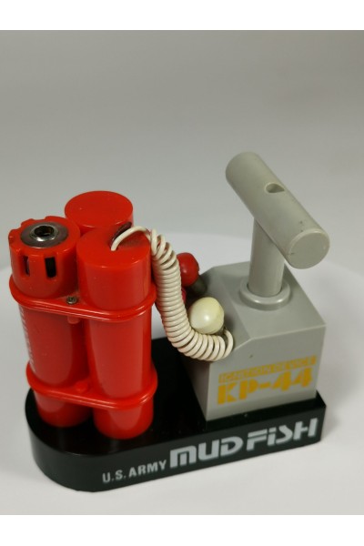 U.S Army Mud Fish KP-44 Vintage Επιτραπέζιος  Αναπτήρας σε Σχήμα Δυναμίτη