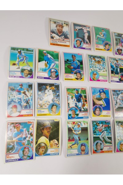 30 Topps Baseball Cards 1982