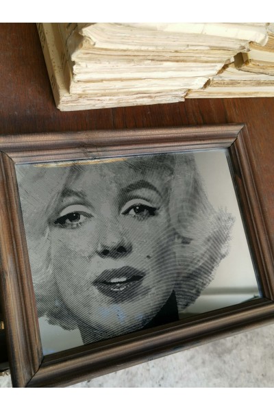 Vintage Καθρέφτης Marilyn Monroe με Ξύλινη Κορνίζα