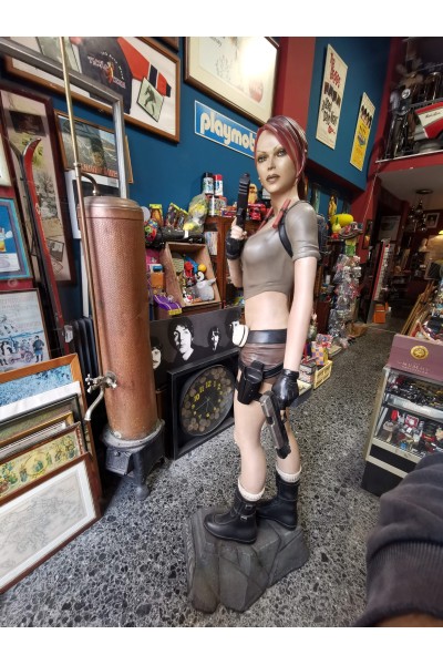 Lara Croft Tomb Raider Legend Life-Size Άγαλμα Φιγούρα Βιτρίνας