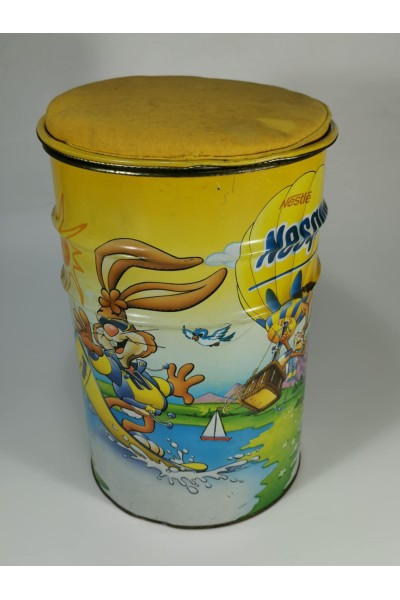 Nesquik Vintage Διαφημιστικό Μεταλλικό Σκαμπό με Αποθηκευτικό Χώρο Καλάθι
