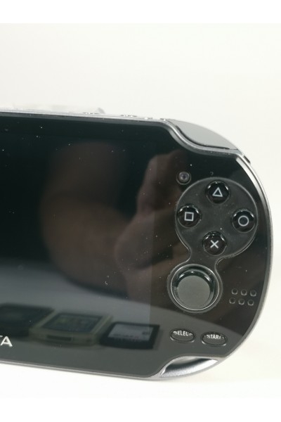 Sony PS Vita PCH-1004 OLED + 4 Games + 8 GB Memory Card + After Market Charger