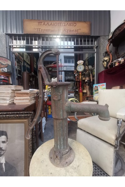 Vintage Antique Cast Iron Hand Water Pump for Garden Decor
