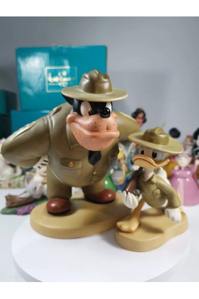 Πορσελάνινες Φιγούρες της Disney Donald Gets Drafted Marching Orders Pete Basic Training Donald Duck της WDCC